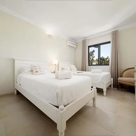 Sleeps 5 With Pool Air Con And Wifi Вилла Кинта-до-Лаго