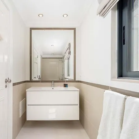 Sleeps 5 With Pool Air Con And Wifi Вилла Кинта-до-Лаго