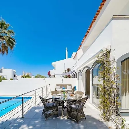 Вилла Sleeps 5 With Pool Air Con And Wifi *