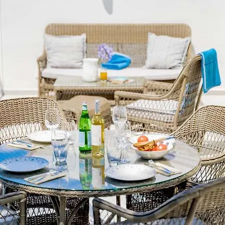 Villa Sleeps 5 With Pool Air Con And Wifi