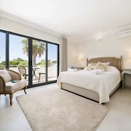 Villa Sleeps 5 With Pool Air Con And Wifi *